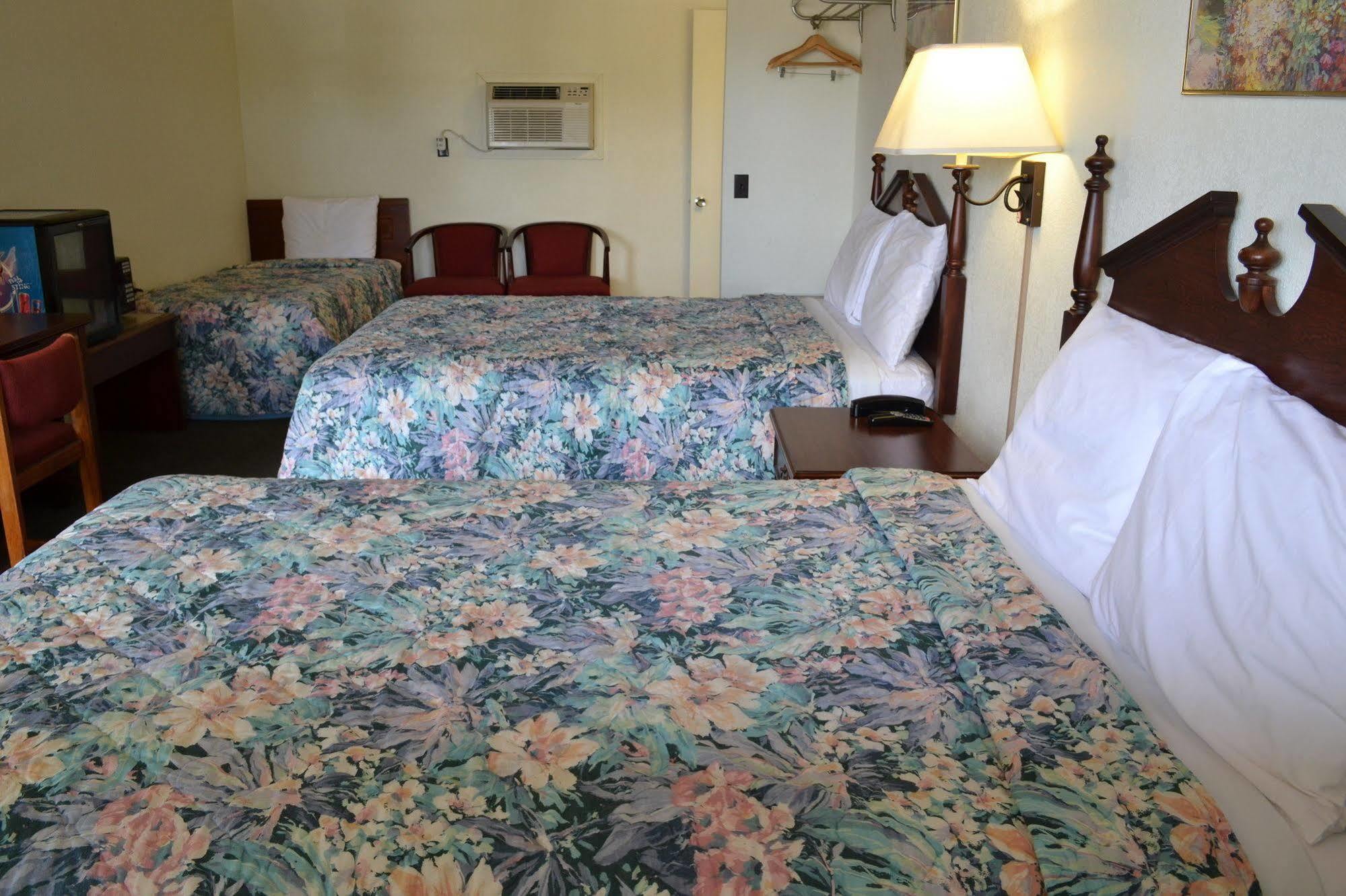 Budget Inn คริสเตียนส์เบิร์ก ภายนอก รูปภาพ