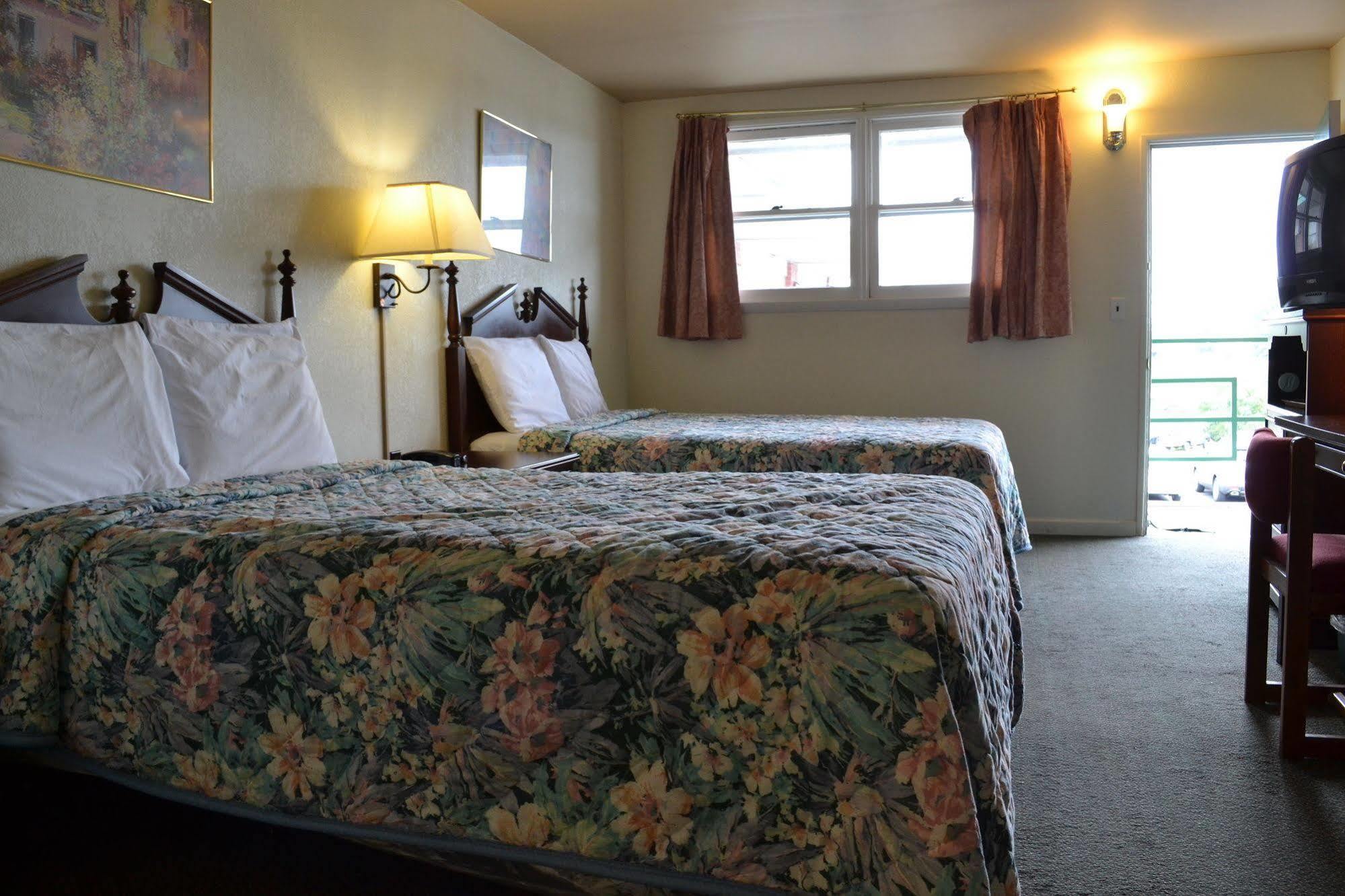 Budget Inn คริสเตียนส์เบิร์ก ภายนอก รูปภาพ