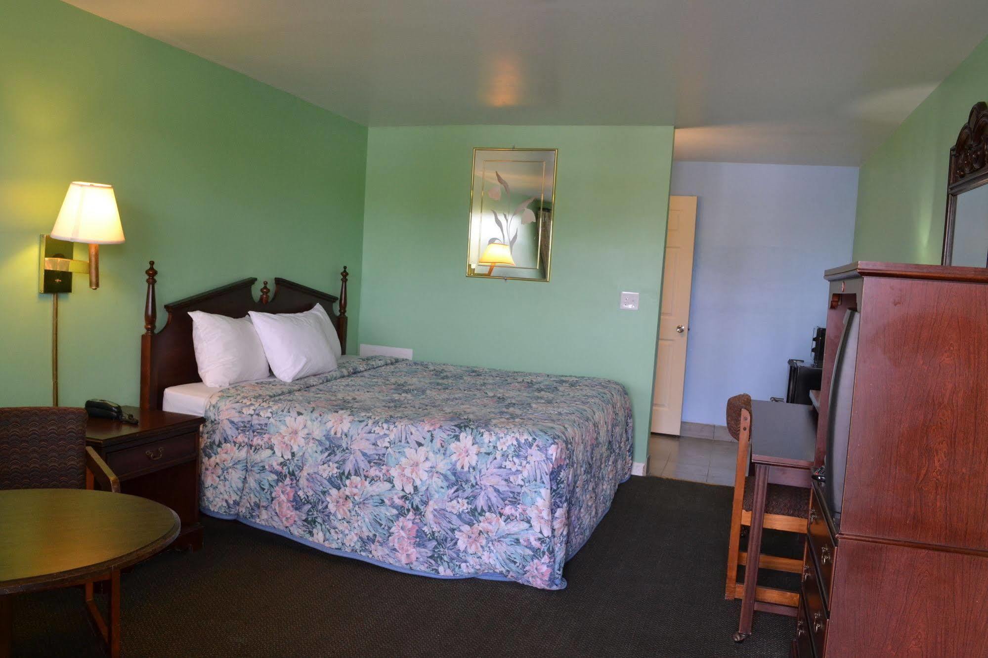 Budget Inn คริสเตียนส์เบิร์ก ภายนอก รูปภาพ