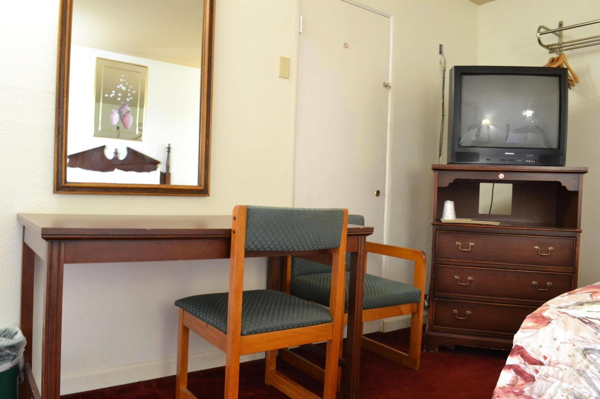 Budget Inn คริสเตียนส์เบิร์ก ภายนอก รูปภาพ