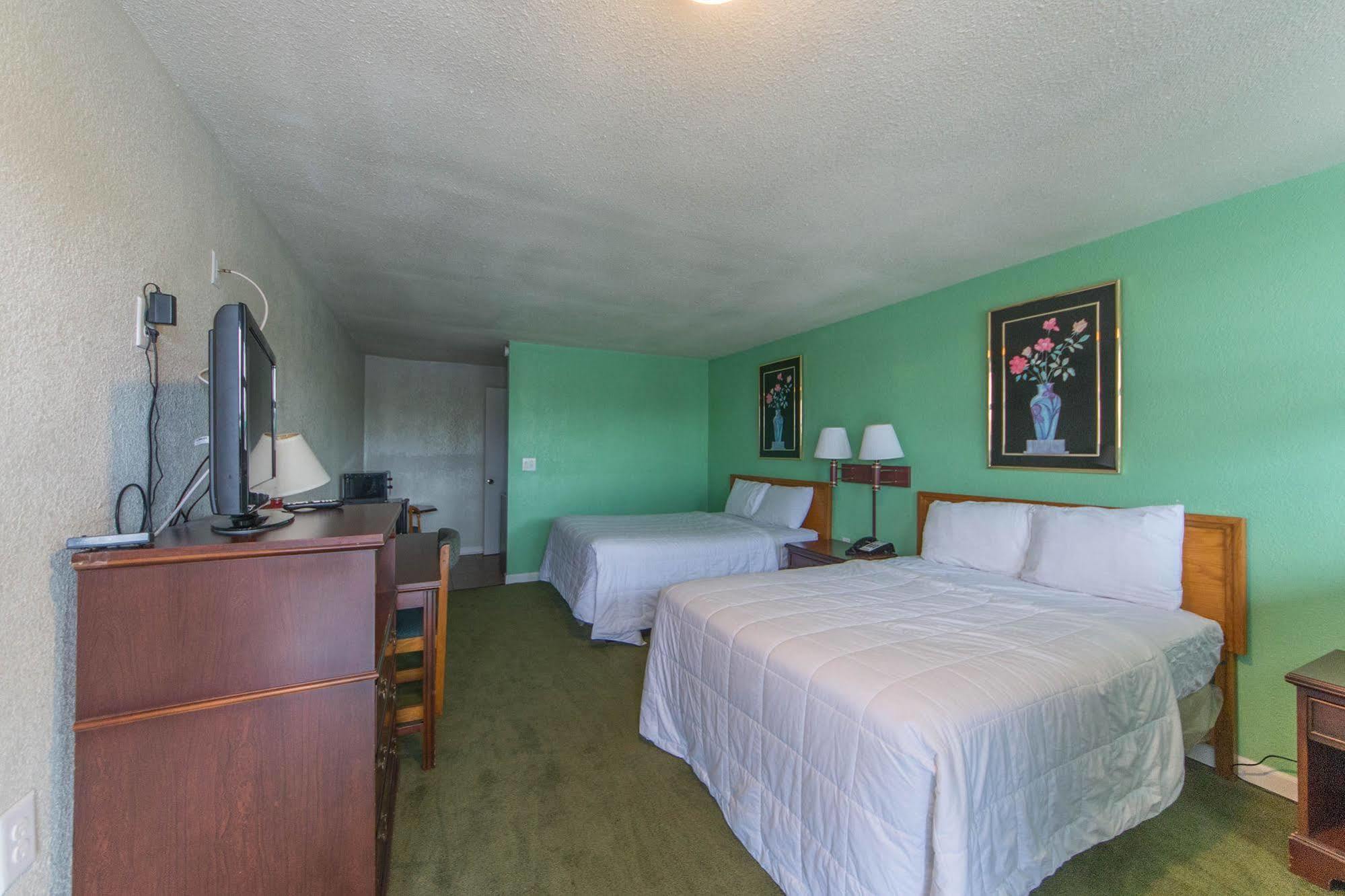 Budget Inn คริสเตียนส์เบิร์ก ภายนอก รูปภาพ