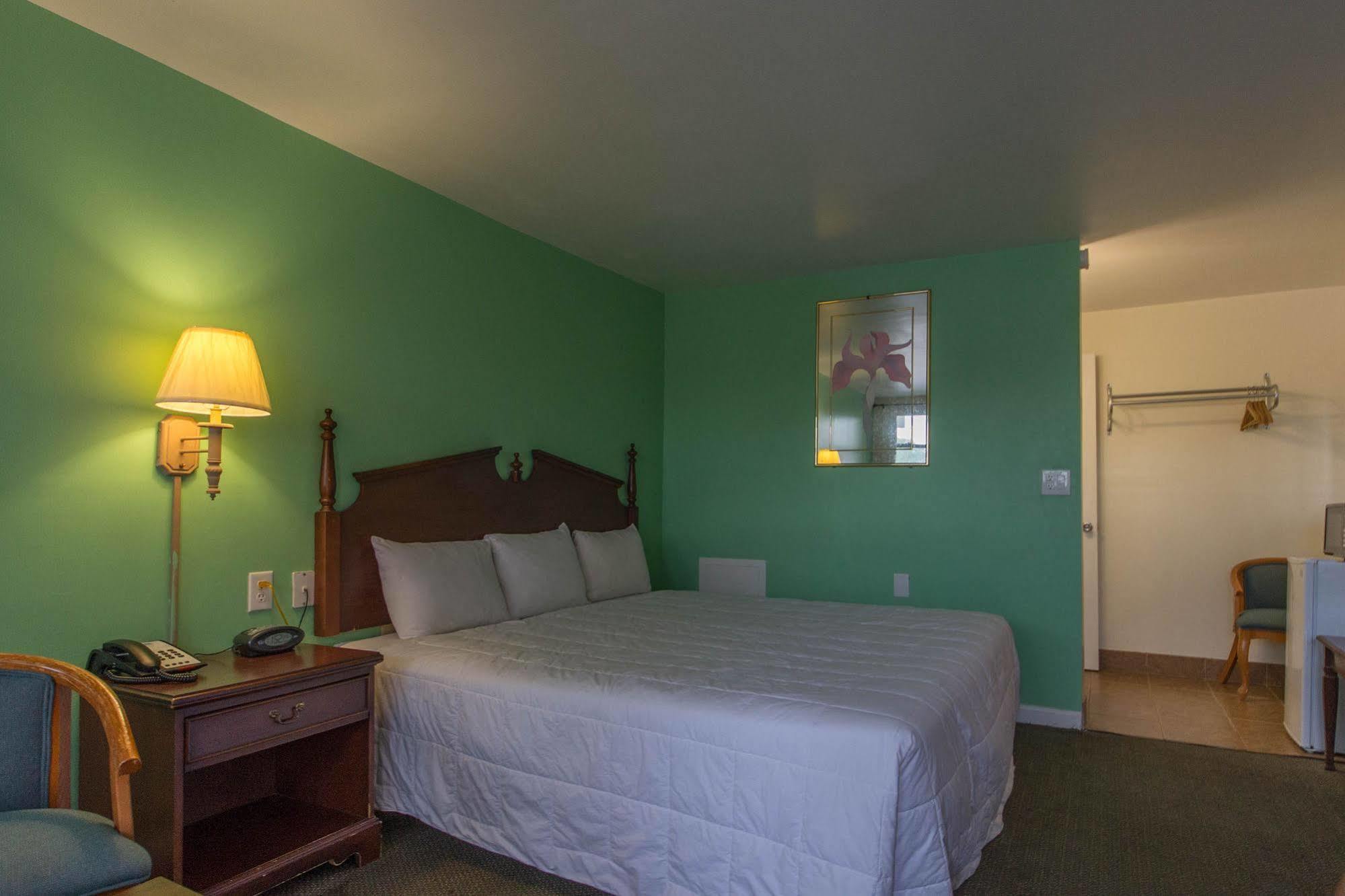 Budget Inn คริสเตียนส์เบิร์ก ภายนอก รูปภาพ